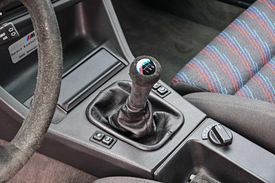 Детали интерьера BMW M3 Sport Evolution (E30) 1990 года  (фото 38 из 55)